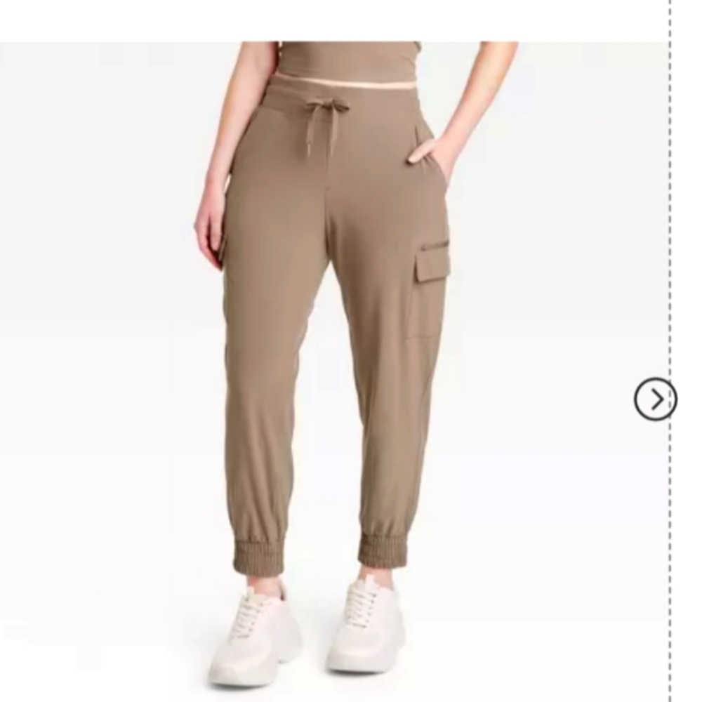 Women's Cargo Jogger Pants in Taupe